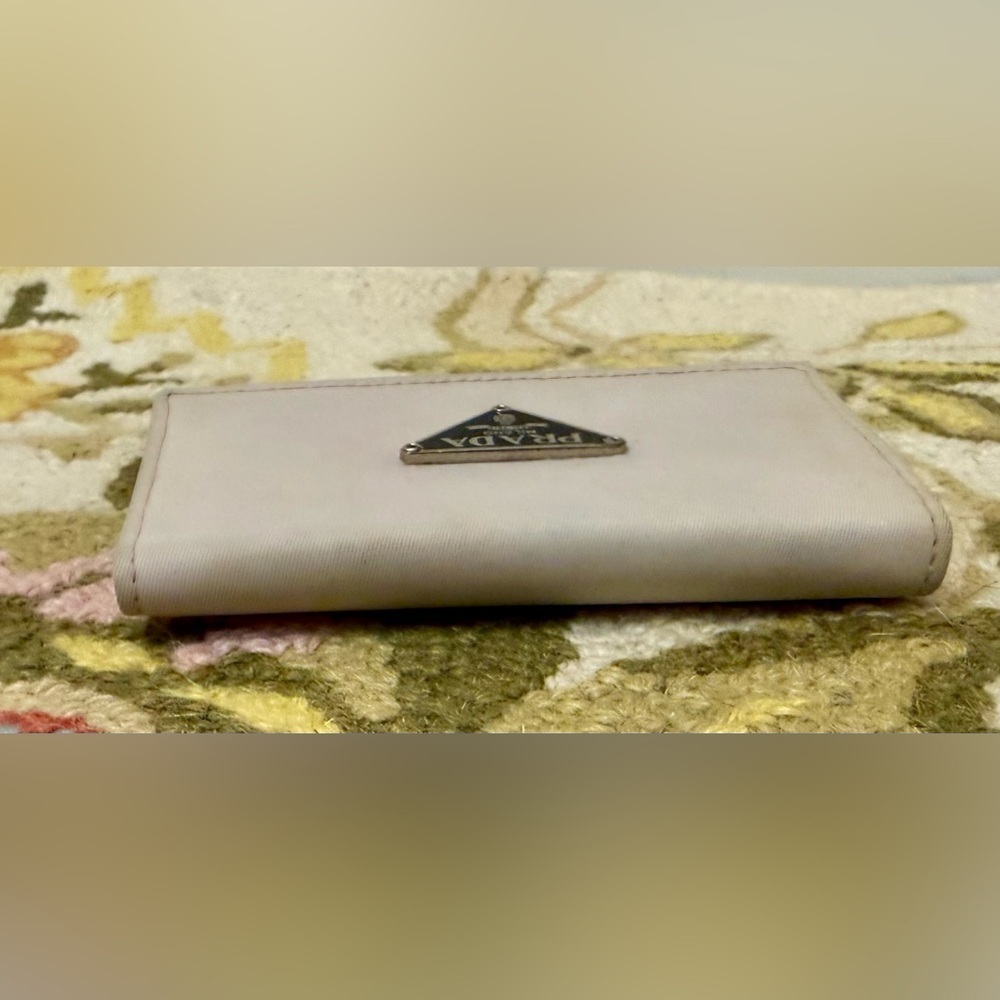 PRADA Unisex Tessuto White Nylon Six-Key Holder With Black Patent Interior - Picture 6 of 16